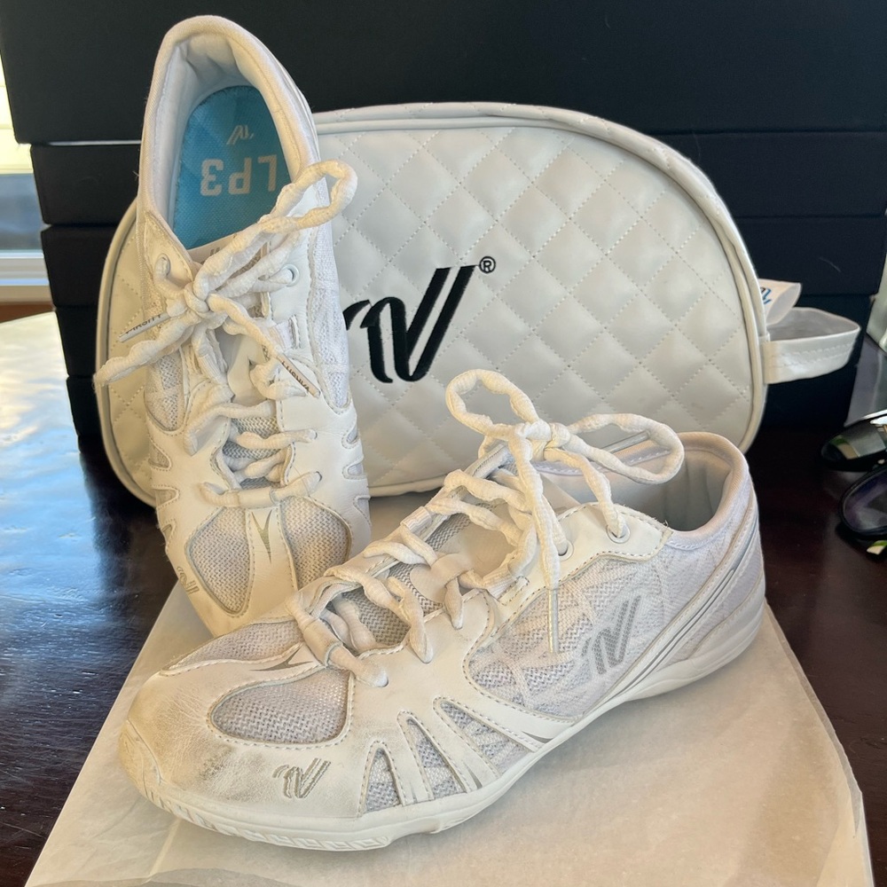 Varsity Competition Allstar cheer shoe
Last Pass 3 size 7.5 women’s